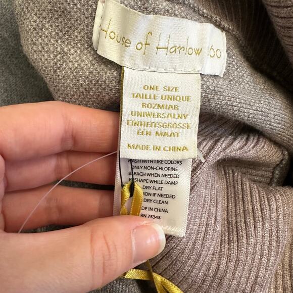 Oversized Fringe Poncho Cape Sweater Shawl House of Harlow 1960 Boho One Size - Picture 2 of 7